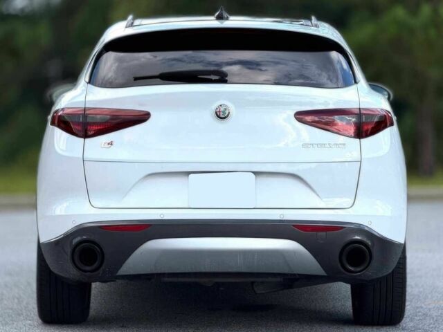 Белый Альфа stelvio, объемом двигателя 2 л и пробегом 13 тыс. км за 14000 $, фото 6 на Automoto.ua
