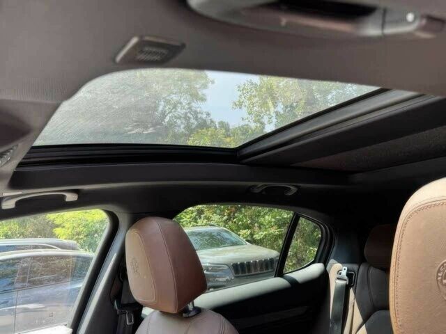 Белый Альфа stelvio, объемом двигателя 2 л и пробегом 10 тыс. км за 16000 $, фото 11 на Automoto.ua