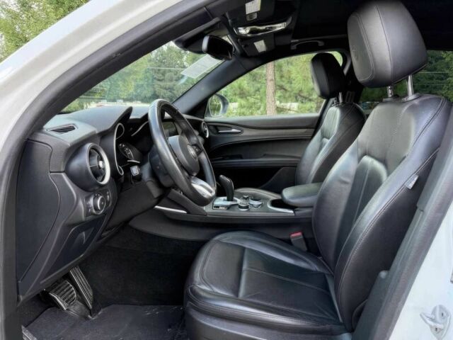 Белый Альфа stelvio, объемом двигателя 2 л и пробегом 13 тыс. км за 14000 $, фото 9 на Automoto.ua