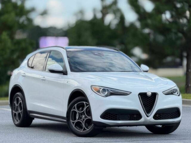 Белый Альфа stelvio, объемом двигателя 2 л и пробегом 13 тыс. км за 14000 $, фото 2 на Automoto.ua