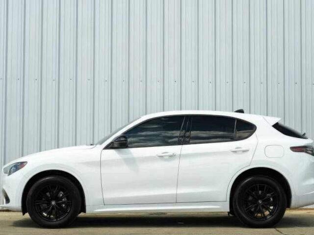 Белый Альфа stelvio, объемом двигателя 2 л и пробегом 20 тыс. км за 13000 $, фото 3 на Automoto.ua