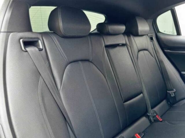 Белый Альфа stelvio, объемом двигателя 2 л и пробегом 20 тыс. км за 13000 $, фото 19 на Automoto.ua