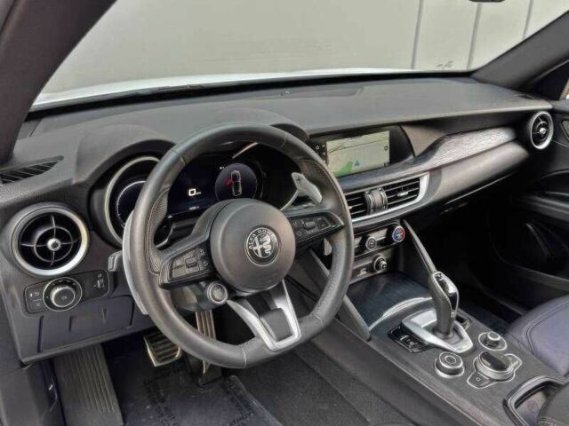 Белый Альфа stelvio, объемом двигателя 2 л и пробегом 20 тыс. км за 13000 $, фото 10 на Automoto.ua