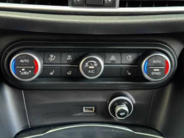 Белый Альфа stelvio, объемом двигателя 2 л и пробегом 20 тыс. км за 13000 $, фото 16 на Automoto.ua