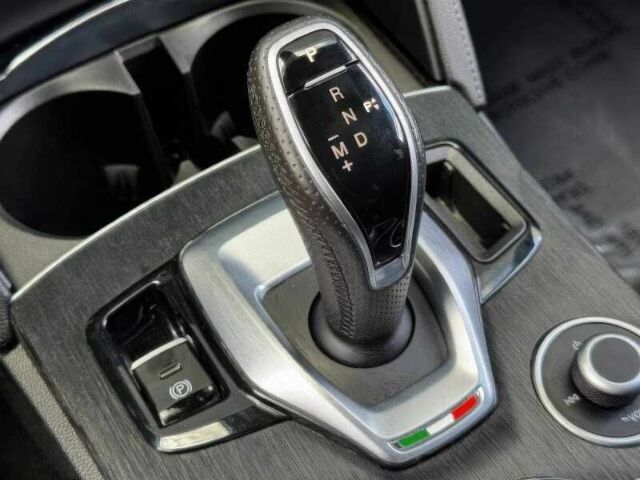 Белый Альфа stelvio, объемом двигателя 2 л и пробегом 20 тыс. км за 13000 $, фото 17 на Automoto.ua