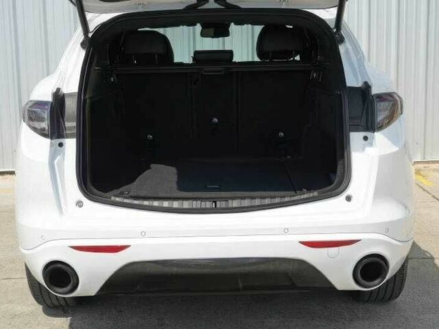 Белый Альфа stelvio, объемом двигателя 2 л и пробегом 20 тыс. км за 13000 $, фото 8 на Automoto.ua