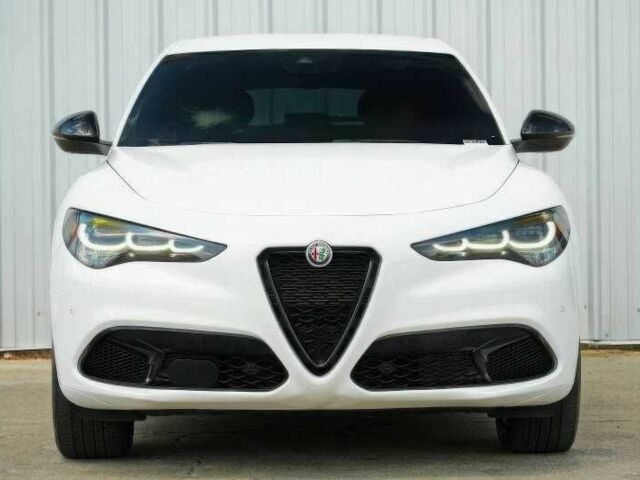 Белый Альфа stelvio, объемом двигателя 2 л и пробегом 20 тыс. км за 13000 $, фото 1 на Automoto.ua