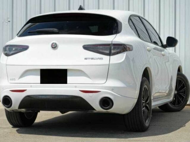 Белый Альфа stelvio, объемом двигателя 2 л и пробегом 20 тыс. км за 13000 $, фото 5 на Automoto.ua