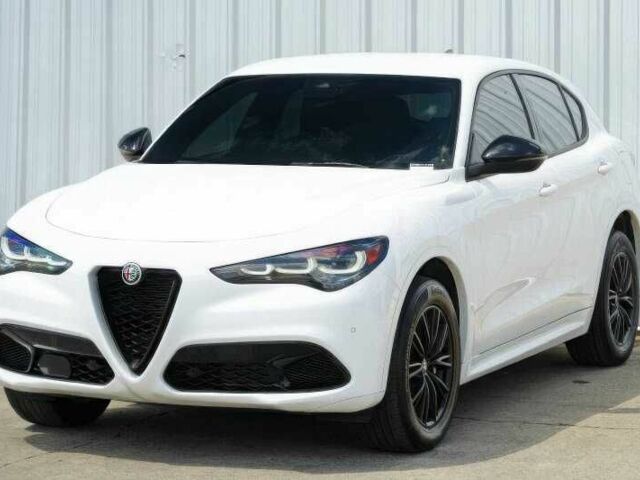 Белый Альфа stelvio, объемом двигателя 2 л и пробегом 20 тыс. км за 13000 $, фото 2 на Automoto.ua
