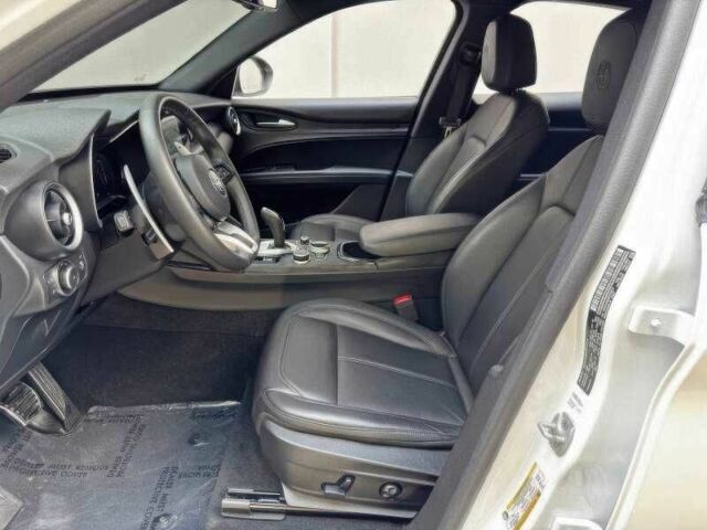 Белый Альфа stelvio, объемом двигателя 2 л и пробегом 20 тыс. км за 13000 $, фото 13 на Automoto.ua