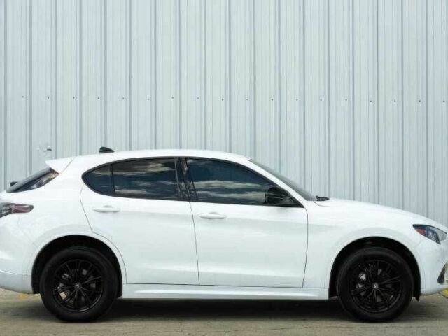 Белый Альфа stelvio, объемом двигателя 2 л и пробегом 20 тыс. км за 13000 $, фото 4 на Automoto.ua