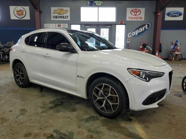 Білий Альфа stelvio, об'ємом двигуна 2 л та пробігом 98 тис. км за 9000 $, фото 3 на Automoto.ua