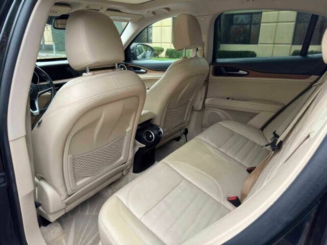 Черный Альфа stelvio, объемом двигателя 2 л и пробегом 35 тыс. км за 8300 $, фото 17 на Automoto.ua