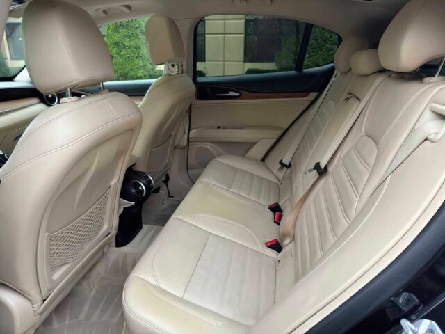 Черный Альфа stelvio, объемом двигателя 2 л и пробегом 35 тыс. км за 8300 $, фото 16 на Automoto.ua