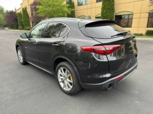 Черный Альфа stelvio, объемом двигателя 2 л и пробегом 35 тыс. км за 8300 $, фото 4 на Automoto.ua