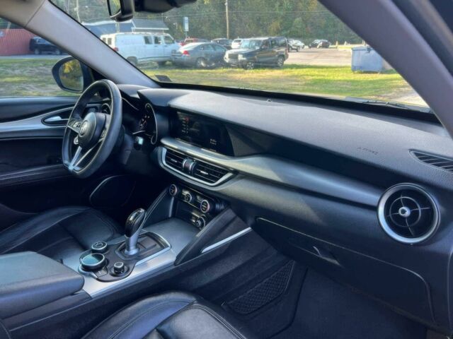 Черный Альфа stelvio, объемом двигателя 2 л и пробегом 32 тыс. км за 15000 $, фото 10 на Automoto.ua