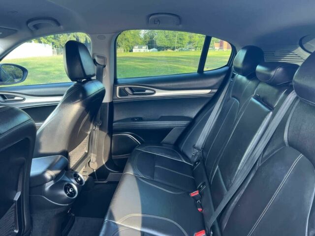 Черный Альфа stelvio, объемом двигателя 2 л и пробегом 32 тыс. км за 15000 $, фото 13 на Automoto.ua