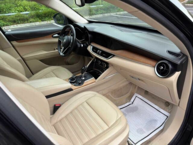 Черный Альфа stelvio, объемом двигателя 2 л и пробегом 35 тыс. км за 8300 $, фото 9 на Automoto.ua