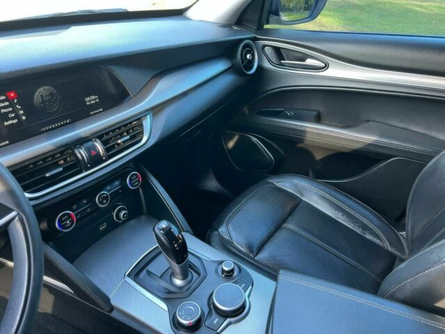 Черный Альфа stelvio, объемом двигателя 2 л и пробегом 32 тыс. км за 15000 $, фото 11 на Automoto.ua