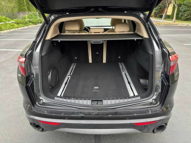 Черный Альфа stelvio, объемом двигателя 2 л и пробегом 35 тыс. км за 8300 $, фото 18 на Automoto.ua