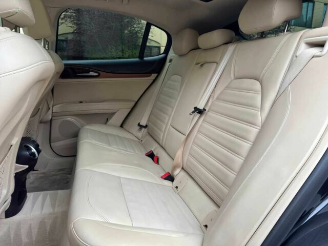 Черный Альфа stelvio, объемом двигателя 2 л и пробегом 35 тыс. км за 8300 $, фото 15 на Automoto.ua