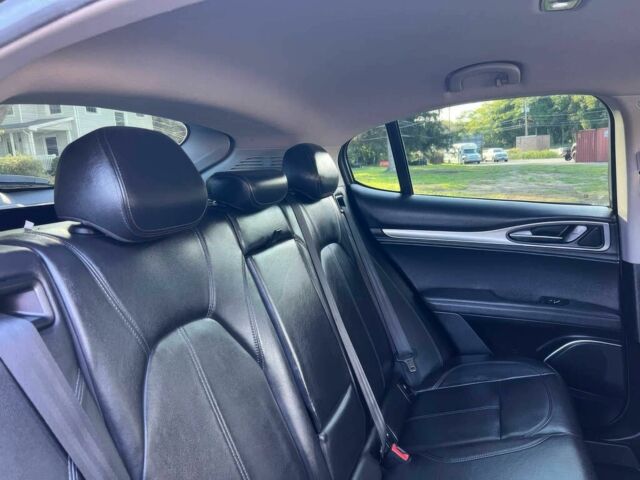 Черный Альфа stelvio, объемом двигателя 2 л и пробегом 32 тыс. км за 15000 $, фото 15 на Automoto.ua