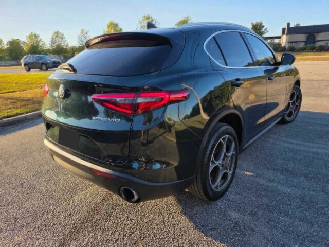 Черный Альфа stelvio, объемом двигателя 2 л и пробегом 32 тыс. км за 6500 $, фото 4 на Automoto.ua