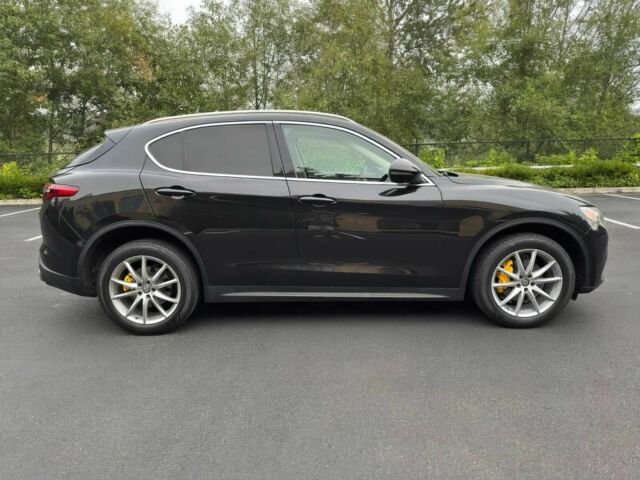 Черный Альфа stelvio, объемом двигателя 2 л и пробегом 35 тыс. км за 8300 $, фото 7 на Automoto.ua