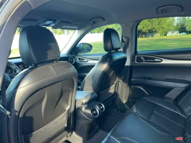 Черный Альфа stelvio, объемом двигателя 2 л и пробегом 32 тыс. км за 15000 $, фото 14 на Automoto.ua