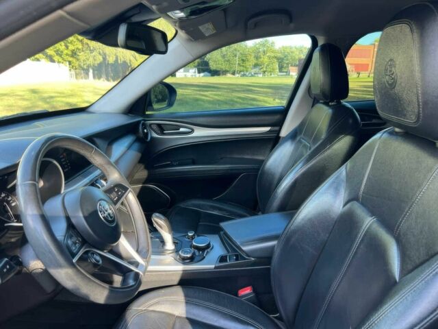 Черный Альфа stelvio, объемом двигателя 2 л и пробегом 32 тыс. км за 15000 $, фото 9 на Automoto.ua