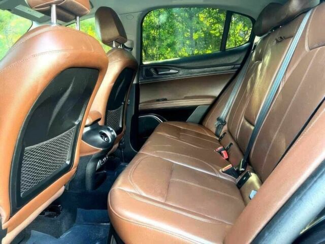 Черный Альфа stelvio, объемом двигателя 2 л и пробегом 33 тыс. км за 9900 $, фото 10 на Automoto.ua