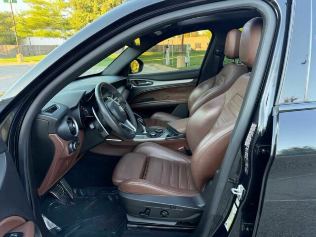 Черный Альфа stelvio, объемом двигателя 2 л и пробегом 34 тыс. км за 16300 $, фото 9 на Automoto.ua