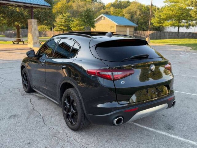 Черный Альфа stelvio, объемом двигателя 2 л и пробегом 34 тыс. км за 16300 $, фото 4 на Automoto.ua