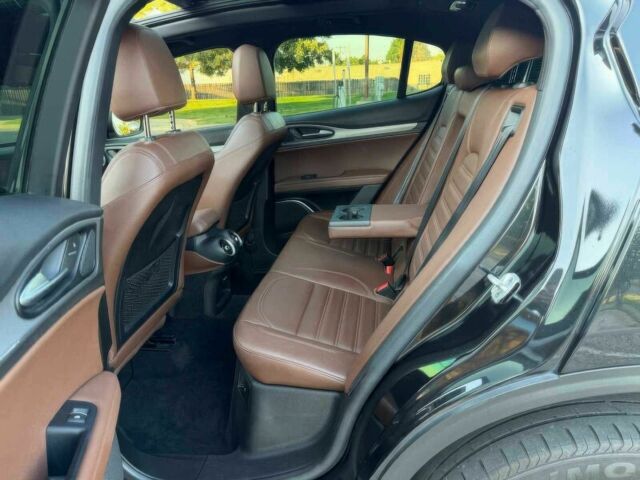 Черный Альфа stelvio, объемом двигателя 2 л и пробегом 34 тыс. км за 16300 $, фото 12 на Automoto.ua