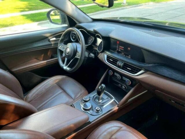 Черный Альфа stelvio, объемом двигателя 2 л и пробегом 33 тыс. км за 9900 $, фото 8 на Automoto.ua