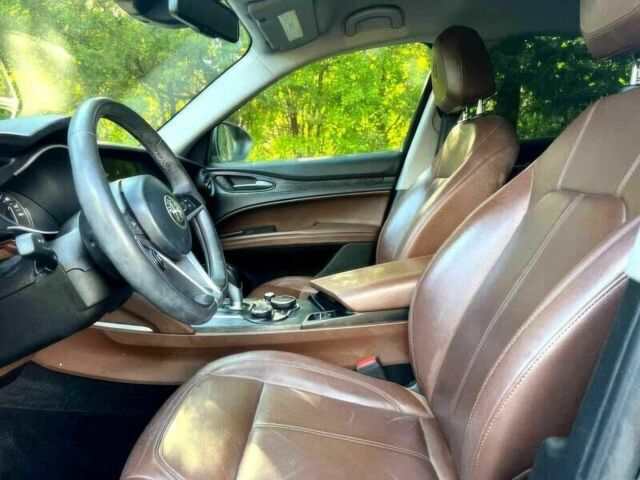 Черный Альфа stelvio, объемом двигателя 2 л и пробегом 33 тыс. км за 9900 $, фото 7 на Automoto.ua