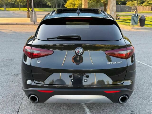 Черный Альфа stelvio, объемом двигателя 2 л и пробегом 34 тыс. км за 16300 $, фото 5 на Automoto.ua