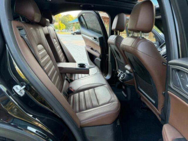 Черный Альфа stelvio, объемом двигателя 2 л и пробегом 34 тыс. км за 16300 $, фото 11 на Automoto.ua