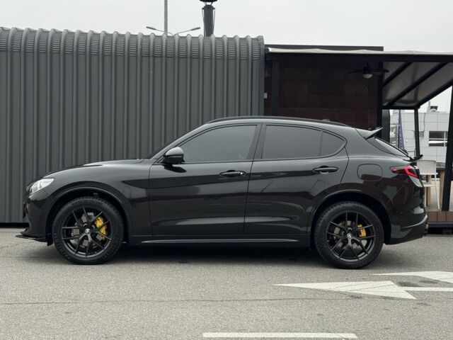 Черный Альфа stelvio, объемом двигателя 2 л и пробегом 82 тыс. км за 26350 $, фото 5 на Automoto.ua