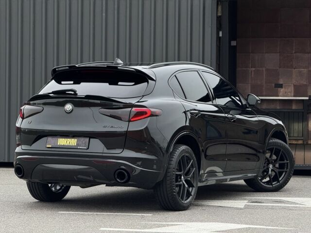 Черный Альфа stelvio, объемом двигателя 2 л и пробегом 82 тыс. км за 26350 $, фото 9 на Automoto.ua