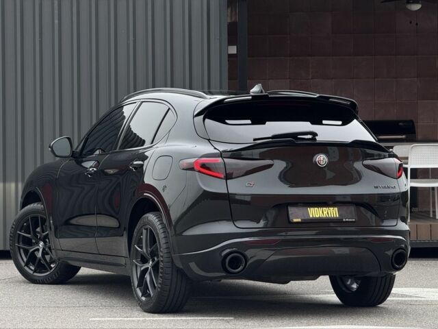 Черный Альфа stelvio, объемом двигателя 2 л и пробегом 82 тыс. км за 26350 $, фото 7 на Automoto.ua