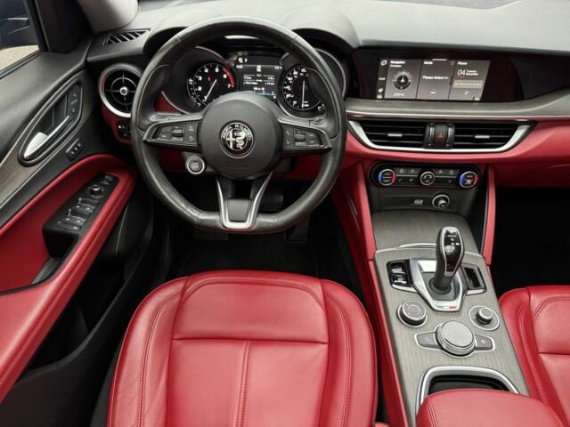 Черный Альфа stelvio, объемом двигателя 2 л и пробегом 82 тыс. км за 26350 $, фото 13 на Automoto.ua