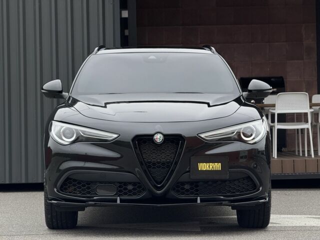 Черный Альфа stelvio, объемом двигателя 2 л и пробегом 82 тыс. км за 26350 $, фото 2 на Automoto.ua