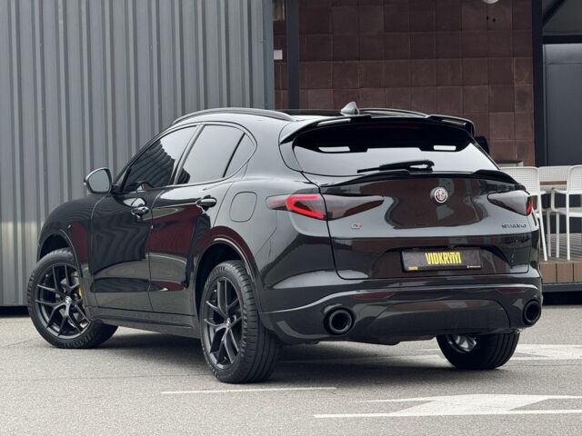 Черный Альфа stelvio, объемом двигателя 2 л и пробегом 82 тыс. км за 26350 $, фото 6 на Automoto.ua