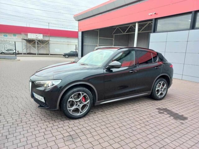 Чорний Альфа stelvio, об'ємом двигуна 2 л та пробігом 14 тис. км за 31800 $, фото 1 на Automoto.ua