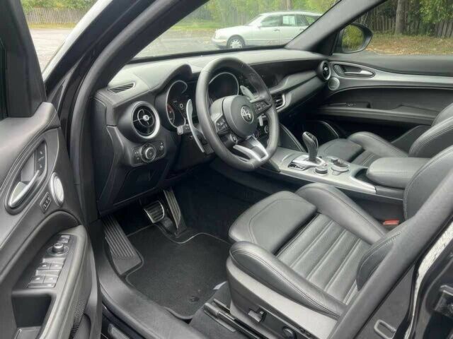 Черный Альфа stelvio, объемом двигателя 2 л и пробегом 11 тыс. км за 20500 $, фото 5 на Automoto.ua