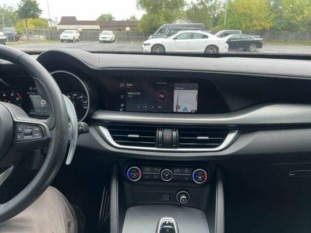 Черный Альфа stelvio, объемом двигателя 2 л и пробегом 11 тыс. км за 20500 $, фото 9 на Automoto.ua