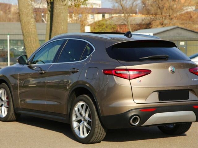 Коричневый Альфа stelvio, объемом двигателя 2 л и пробегом 32 тыс. км за 23000 $, фото 2 на Automoto.ua
