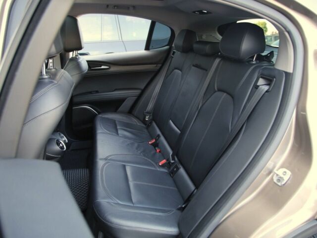 Коричневый Альфа stelvio, объемом двигателя 2 л и пробегом 32 тыс. км за 23000 $, фото 9 на Automoto.ua