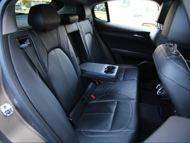 Коричневый Альфа stelvio, объемом двигателя 2 л и пробегом 32 тыс. км за 23000 $, фото 8 на Automoto.ua